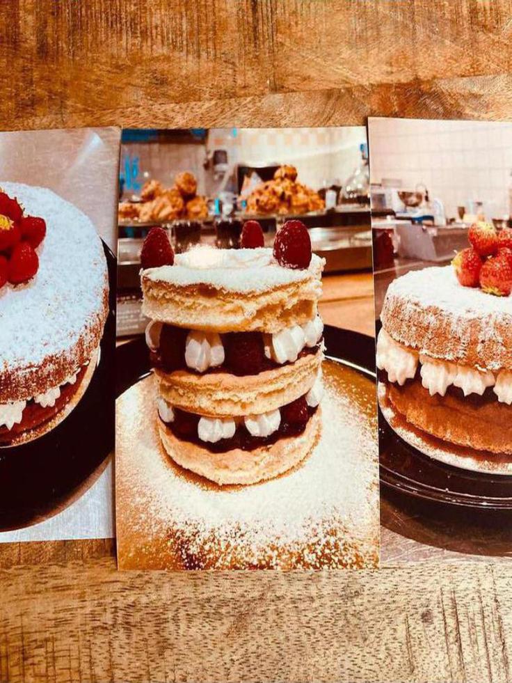 victoria spongecake met opgelopte slagroom, aardbeienconfiture en verse aardbeien